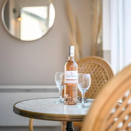 Bright & Cosy W Terrace Ac Appartement