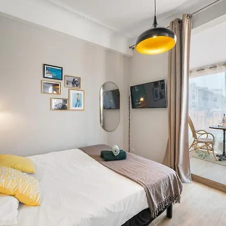 Bright & Cosy W Terrace Ac Appartement *